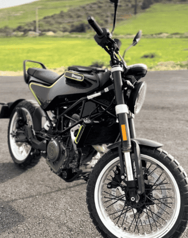 
								2018 Husqvarna SVARTPILEN 401 full									