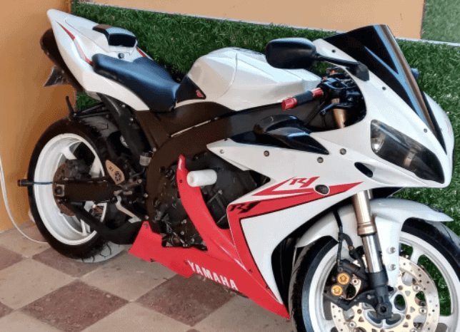 
								2005 Yamaha YZF-R1 full									