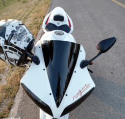 
										2005 Yamaha YZF-R1 full									