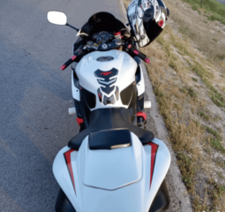 
										2005 Yamaha YZF-R1 full									